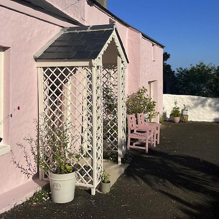 The Pink Cottage Upstairs Suite & Garden Summer Room Whitehead Екстериор снимка