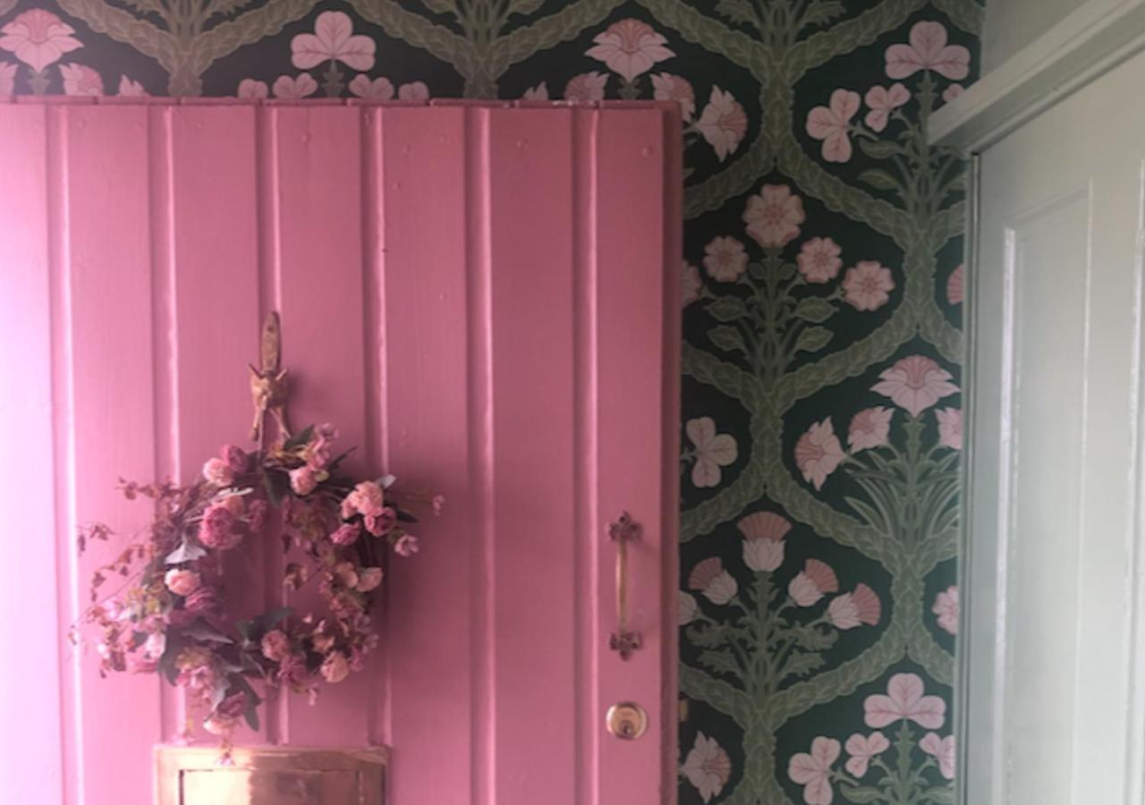 The Pink Cottage Upstairs Suite & Garden Summer Room Whitehead Екстериор снимка