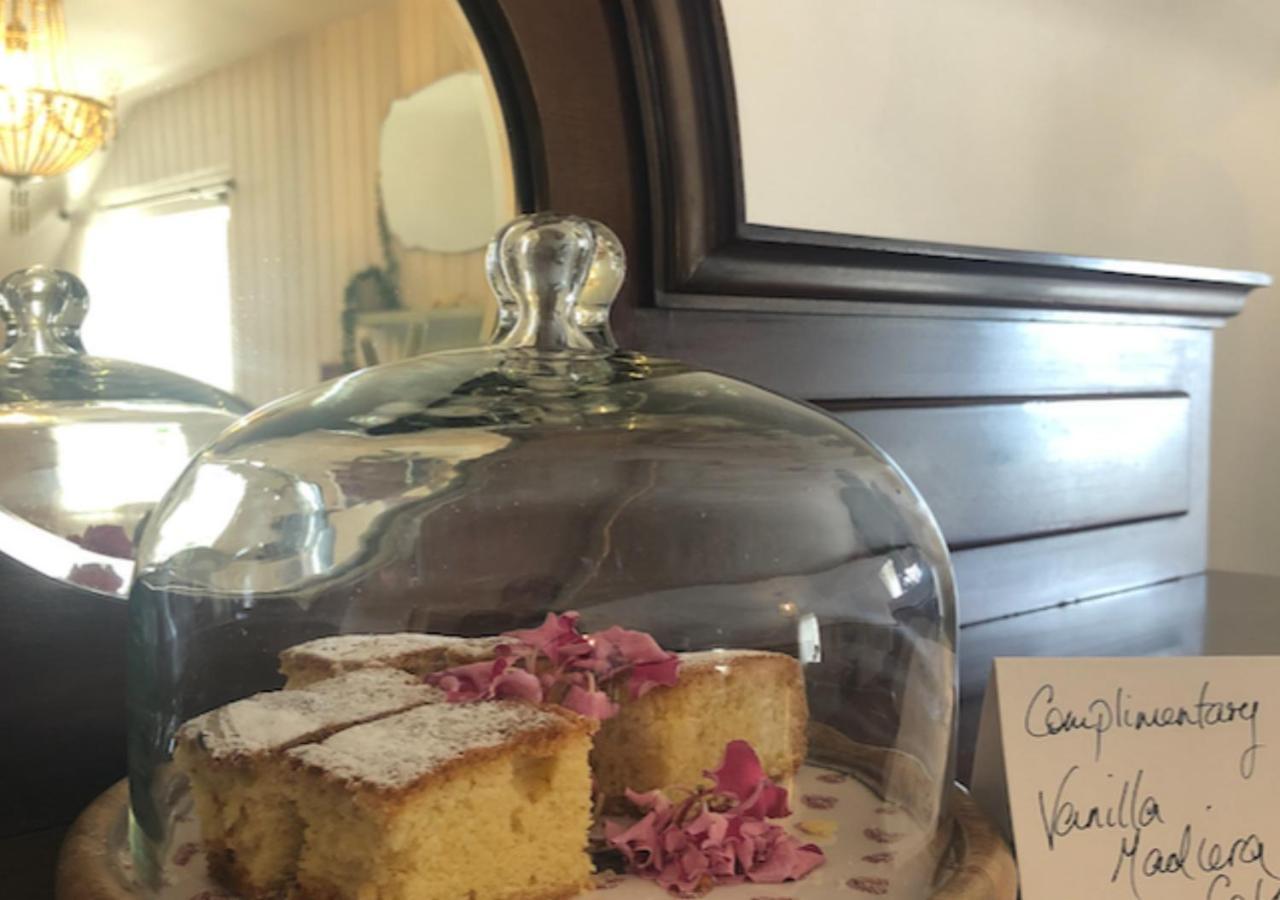 The Pink Cottage Upstairs Suite & Garden Summer Room Whitehead Екстериор снимка