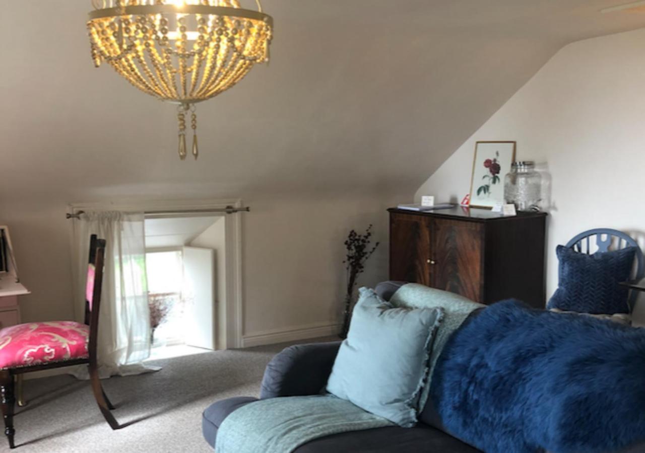 The Pink Cottage Upstairs Suite & Garden Summer Room Whitehead Екстериор снимка
