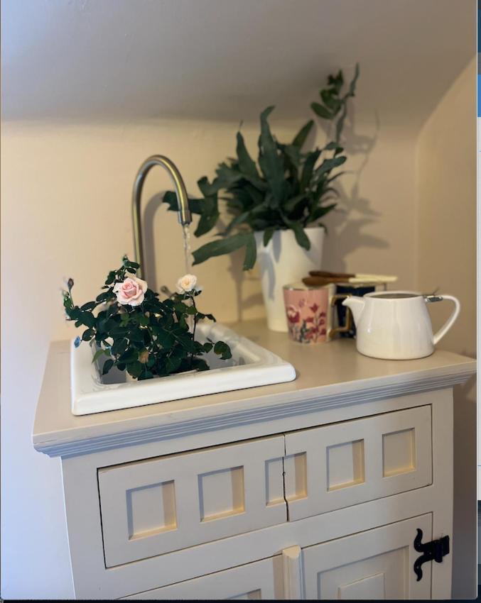 The Pink Cottage Upstairs Suite & Garden Summer Room Whitehead Екстериор снимка