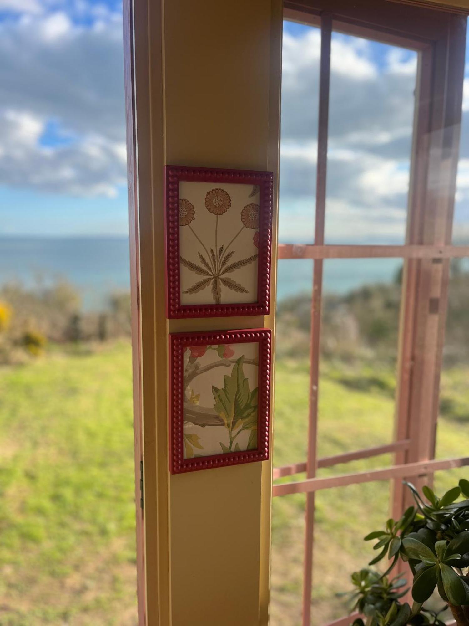 The Pink Cottage Upstairs Suite & Garden Summer Room Whitehead Екстериор снимка
