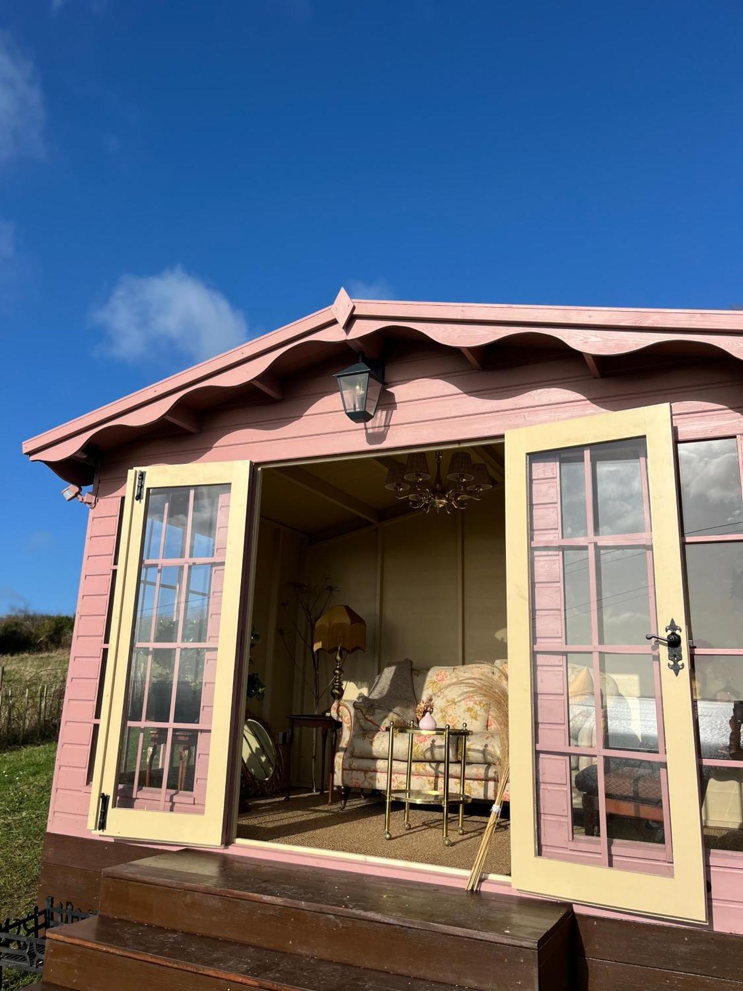 The Pink Cottage Upstairs Suite & Garden Summer Room Whitehead Екстериор снимка