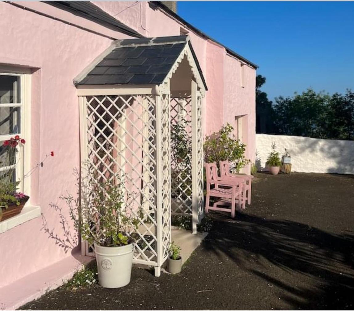 The Pink Cottage Upstairs Suite & Garden Summer Room Whitehead Екстериор снимка